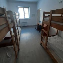 Кровать в 6-местном общем женском номере