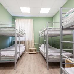 Кровать в 6-местном общем женском номере
