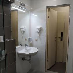 Номер стандарт с 1 двуспальной кроватью
