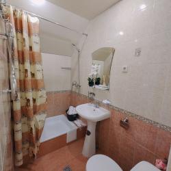 Номер стандарт с 1 односпальной и 1 двуспальной кроватью