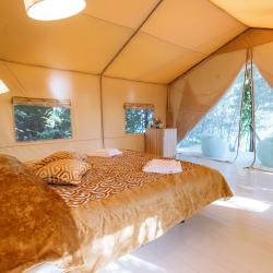 Сафари тент с 1 двуспальной кроватью