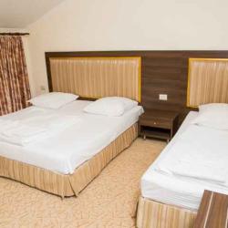 Номер стандарт семейный с 1 односпальной и 1 двуспальной кроватью