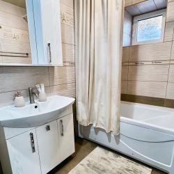 4-местный 2-комнатный номер люкс с 1 двуспальной кроватью