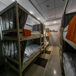 Кровать в 8-местном общем мужском номере (без окна)
