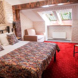 Номер стандарт улучшенный с 1 двуспальной кроватью (мансарда)