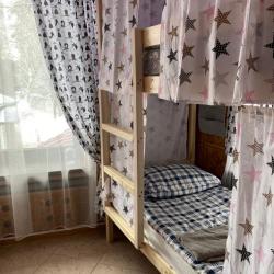 Кровать в общем женском номере с 3 двухъярусными кроватями (удобства на этаже)