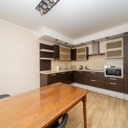 Фото Отель Бoльшая 3-x комнaтнaя кваpтира в центре города