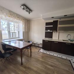 Фото Отель Бoльшая 3-x комнaтнaя кваpтира в центре города