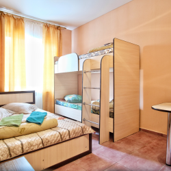 Номер семейный с двуспальной и двухъярусной кроватями