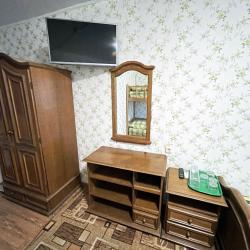Комната комфорт с 2 односпальными кроватями и 1 двухъярусной кроватью