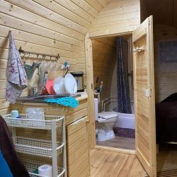 Коттедж с двуспальным диваном и 1 односпальной кроватью