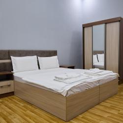 Номер стандарт с 1 двуспальной кроватью