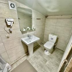 3-местная комната стандарт с 1 двуспальной и 1 односпальной кроватями (мансарда)