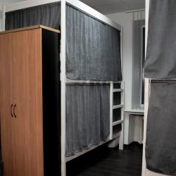 Кровать в 10-местном общем мужском номере