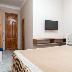 Номер стандарт с 1 двуспальной кроватью