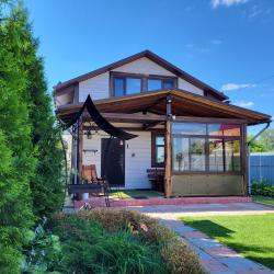 2-комнатный коттедж премиум с 3 односпальными и 1 двуспальной кроватью (мансарда)