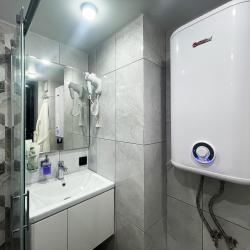 Номер комфорт с 2 односпальными и 1 двуспальной кроватью