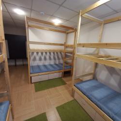 Кровать в 6-местном общем мужском номере