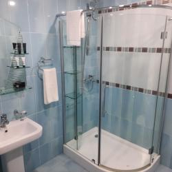 Номер улучшенный с 3 односпальными кроватями (с завтраком)