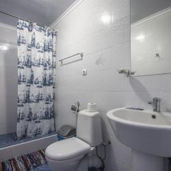 Номер улучшенный комфорт с 1 односпальной и 1 двуспальной кроватью