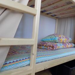 Кровать в 12-местном общем номере