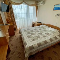 Номер стандарт с 1 двуспальной кроватью