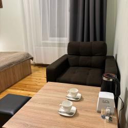 Номер комфорт улучшенный с 1 односпальной и 1 двуспальной кроватью