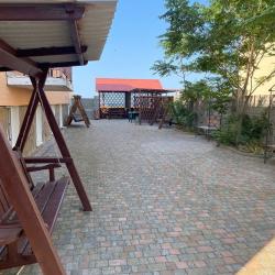 4-местный номер стандарт с 2 односпальными и 1 двуспальной кроватью