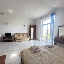 4-местный 1-комнатный номер комфорт улучшенный с 2 односпальными кроватями