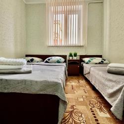 Комната эконом с 2 односпальными и 1 двуспальной кроватью