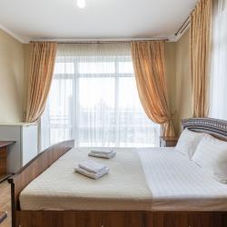 Комната стандарт с 1 двуспальной кроватью и балконом