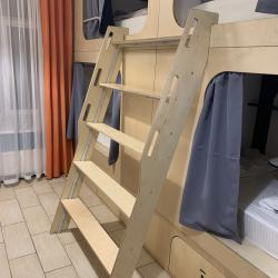 Спальное место на нижнем ярусе в мужском четырехместном номере (общие удобства на этаже)