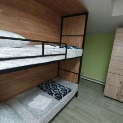 Кровать в 8-местном общем мужском номере