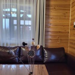 2-комнатный коттедж премиум с 3 односпальными и 1 двуспальной кроватью (мансарда)