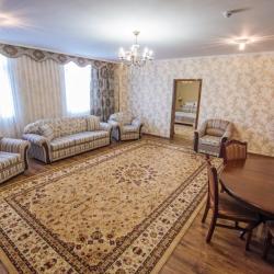 Номер люкс улучшенный с 1 двуспальной кроватью (с завтраком)