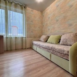 3-комнатные апартаменты улучшенные 3-к. квартира, 68 м², 4 кровати на союзной 135