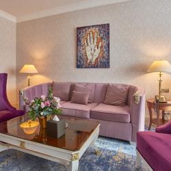 Номер полулюкс с 1 двуспальной кроватью