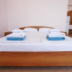 Номер комфорт семейный с 1 двуспальной кроватью