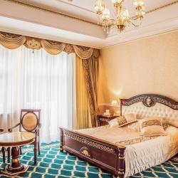 2-комнатный номер люкс с 1 двуспальной кроватью (с балконом)