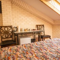 Номер стандарт с 1 двуспальной кроватью (мансарда)