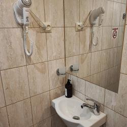 Двухуровневая студия с 1 двуспальной и 2 односпальными кроватями