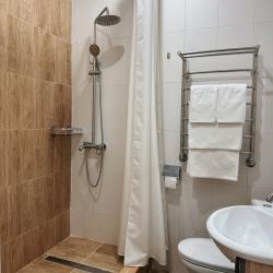 Номер стандарт улучшенный с 1 двуспальной кроватью