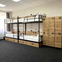 Кровать в 12-местном общем номере