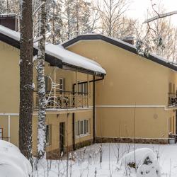 Просторные апартаменты с ремонтом, балконом, видом на лес 207 (60м2)