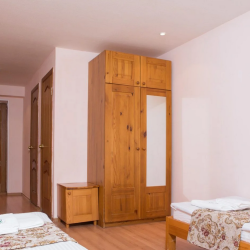 Номер стандарт с 2 односпальными кроватями (с балконом)