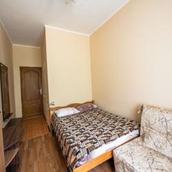 Комната стандарт с 1 двуспальной кроватью и балконом