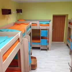 Кровать в 10-местном общем мужском номере