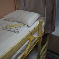 Кровать в 4-местном общем женском номере