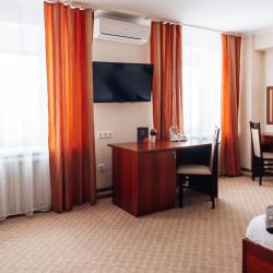 Номер полулюкс с 1 двуспальной кроватью