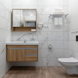 Стандартный номер с двуспальной кроватью (без балкона, вид на сопки)